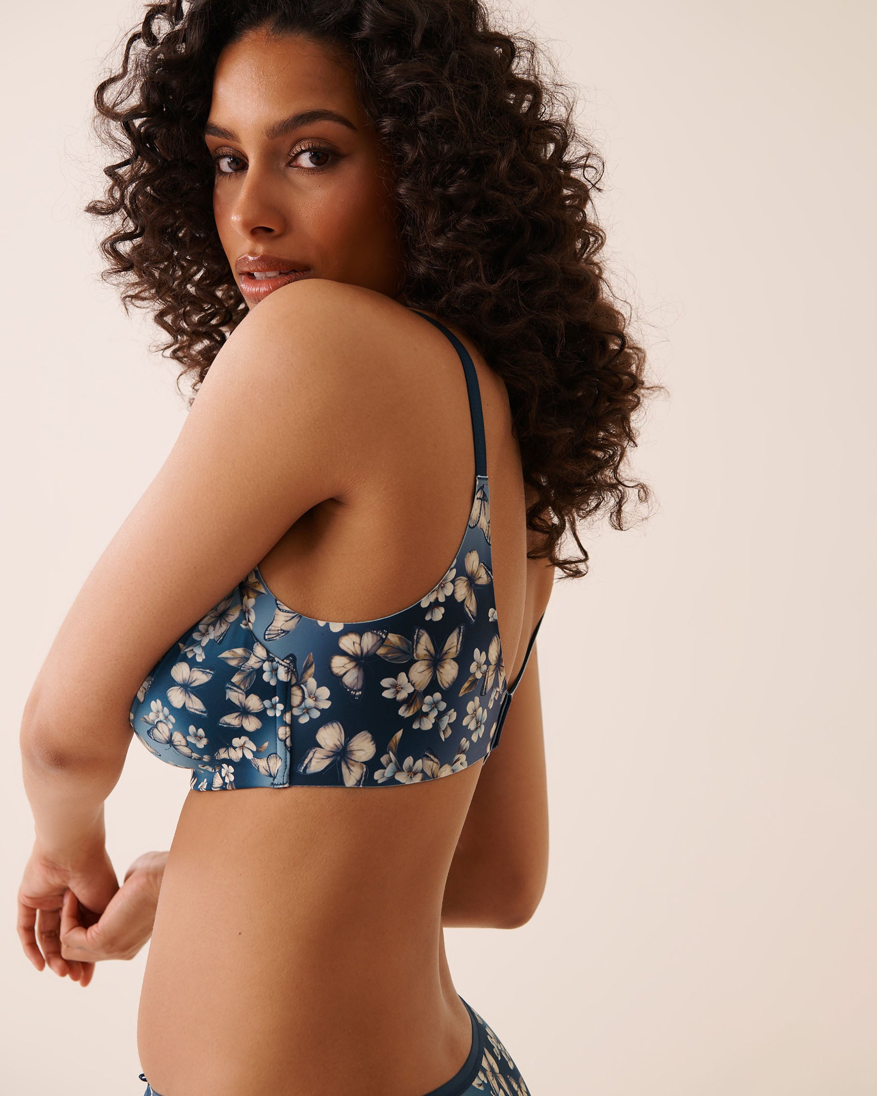 Lightly Lined Wireless Sleek Back Bra